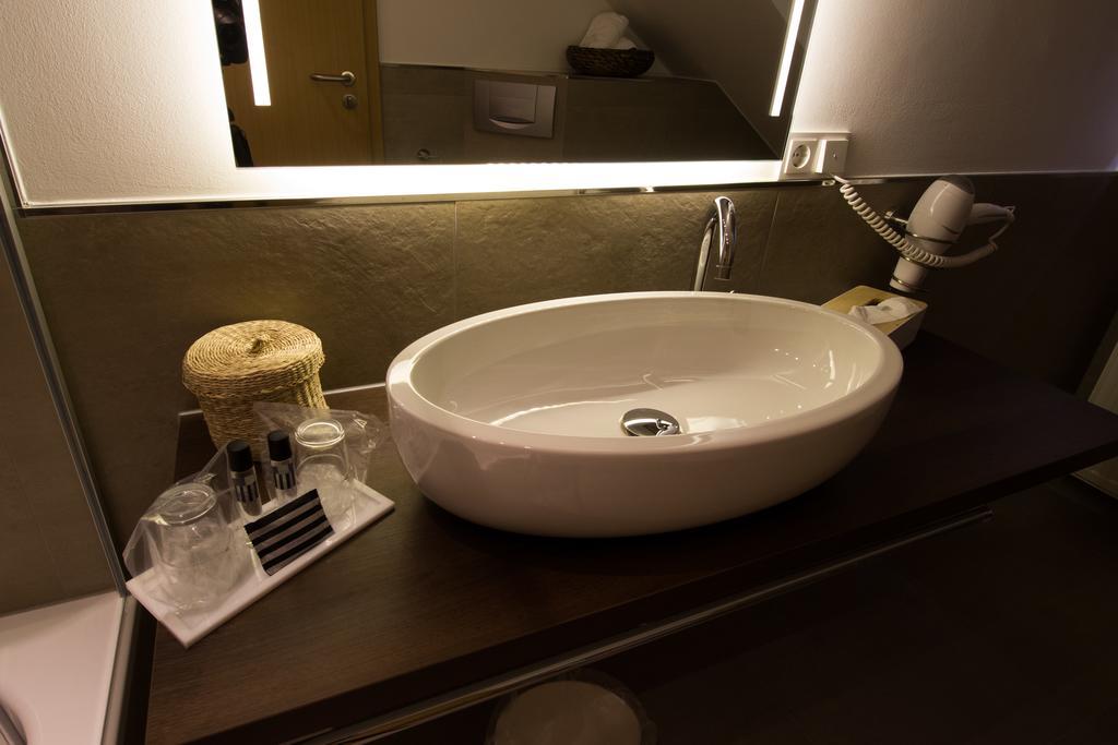 Hotel Parqeo Im A66 Ґельнгаузен Екстер'єр фото